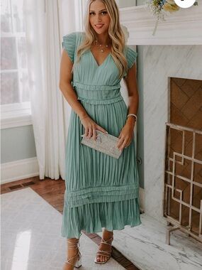 NWT Textured V-Neck Midi Dress in Sage Green